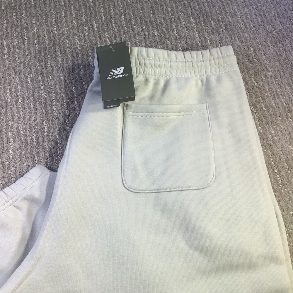 New Balance Graphic Cuffed Fleece Jogger Sweatpants Light Grey Size 2XL NWT